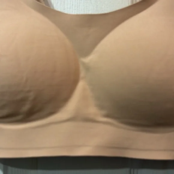Like New! Le Mystère Smooth Shape Wireless Bra - Natural, size Small - Picture 2 of 13